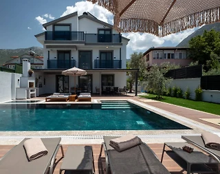 Fethiye Ölüdeniz'de Merkezi Konumda, Özel Havuzlu, 8 Kişilik Villa - 5