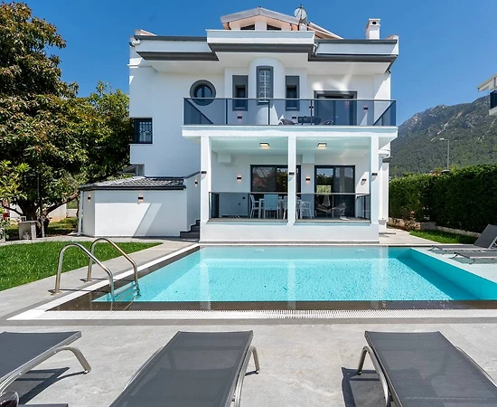 Fethiye Ölüdeniz'de Merkezi Konumda, Özel Havuzlu, 8 Kişilik Villa - 1