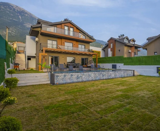 Fethiye Ölüdeniz'de Merkezi Konumda, Özel Havuzlu, 8 Kişilik Villa - 1