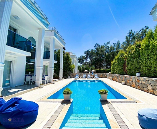 Fethiye Ölüdeniz'de Merkezi Konumda, Özel Havuzlu, Bahçeli Villa - 1