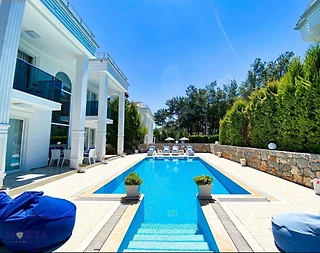 Fethiye Ölüdeniz'de Merkezi Konumda, Özel Havuzlu, Bahçeli Villa - 1
