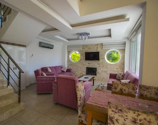 Fethiye Ölüdeniz'de Merkezi Konumda, Özel Havuzlu, Bahçeli Villa - 4