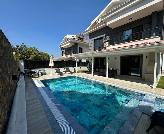 Fethiye Ölüdeniz'de Merkezi Konumda, Özel Havuzlu, Ferah Villa - 1