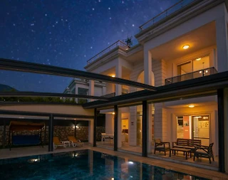 Fethiye Ölüdeniz'de Merkezi Konumda, Özel Havuzlu, Geniş Bahçeli Villa - 2