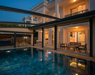 Fethiye Ölüdeniz'de Merkezi Konumda, Özel Havuzlu, Geniş Bahçeli Villa - 3