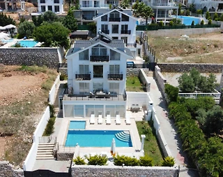 Fethiye Ölüdeniz'de Merkezi Konumda, Özel Havuzlu, Geniş Villa - 3
