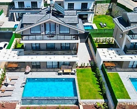Fethiye Ölüdeniz'de Merkezi Konumda, Özel Havuzlu, İkiz Villa - 2