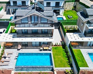 Fethiye Ölüdeniz'de Merkezi Konumda, Özel Havuzlu, İkiz Villa - 2