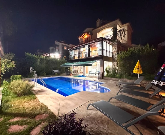 Fethiye Ölüdeniz'de Merkezi Konumda, Özel Havuzlu, Kiralık Villa - 1
