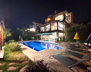 Fethiye Ölüdeniz'de Merkezi Konumda, Özel Havuzlu, Kiralık Villa - 1