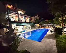 Fethiye Ölüdeniz'de Merkezi Konumda, Özel Havuzlu, Kiralık Villa - 2