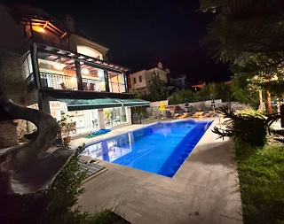 Fethiye Ölüdeniz'de Merkezi Konumda, Özel Havuzlu, Kiralık Villa - 2
