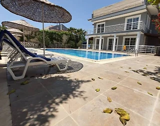 Fethiye Ölüdeniz'de Merkezi Konumda, Özel Havuzlu, Konforlu Villa - 1