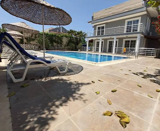 Fethiye Ölüdeniz'de Merkezi Konumda, Özel Havuzlu, Konforlu Villa - 1