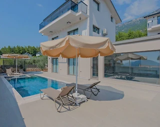 Fethiye Ölüdeniz'de Merkezi Konumda, Özel Havuzlu, Konforlu Villa - 1