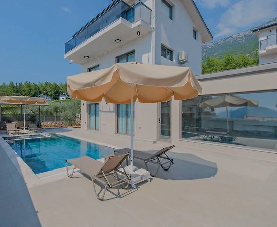 Fethiye Ölüdeniz'de Merkezi Konumda, Özel Havuzlu, Konforlu Villa - 1