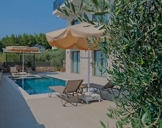 Fethiye Ölüdeniz'de Merkezi Konumda, Özel Havuzlu, Konforlu Villa - 2