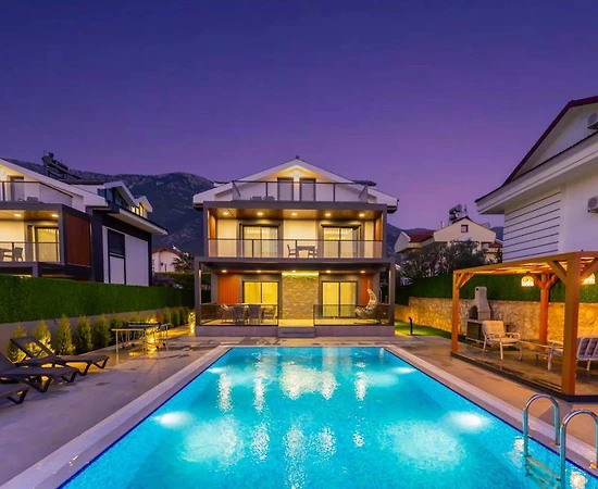 Fethiye Ölüdeniz'de Merkezi Konumda, Özel Havuzlu, Lüks Kiralık Villa - 1