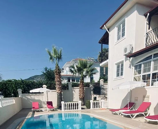 Fethiye Ölüdeniz'de Merkezi Konumda, Özel Havuzlu, Lüks Villa - 1