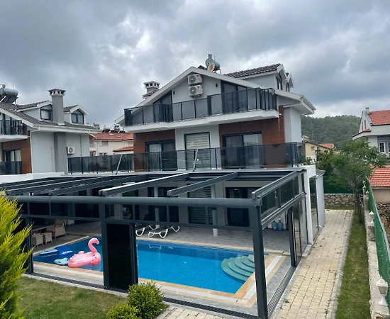 Fethiye Ölüdeniz'de Merkezi Konumda, Özel Havuzlu, Lüks Villa - 1
