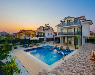 Fethiye Ölüdeniz'de Merkezi Konumda, Özel Havuzlu, Lüks Villa - 1