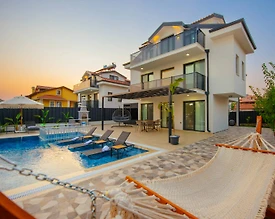 Fethiye Ölüdeniz'de Merkezi Konumda, Özel Havuzlu, Lüks Villa - 2