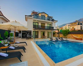 Fethiye Ölüdeniz'de Merkezi Konumda, Özel Havuzlu, Lüks Villa - 3