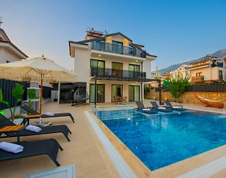 Fethiye Ölüdeniz'de Merkezi Konumda, Özel Havuzlu, Lüks Villa - 3