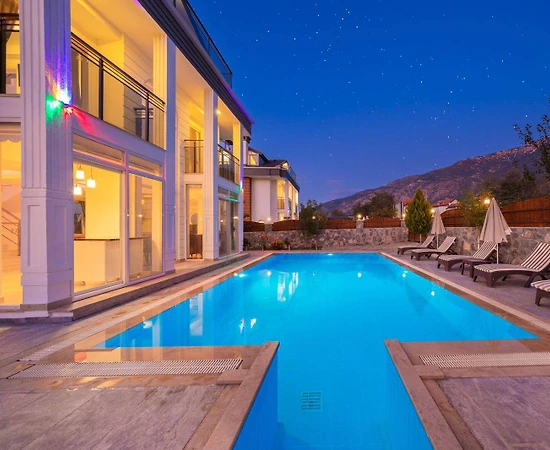 Fethiye Ölüdeniz'de Merkezi Konumda, Özel Havuzlu, Lüks Villa - 1