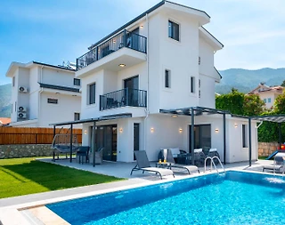 Fethiye Ölüdeniz'de Merkezi Konumda, Özel Havuzlu, Modern Villa - 1