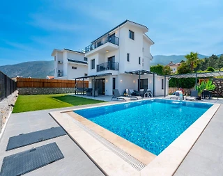 Fethiye Ölüdeniz'de Merkezi Konumda, Özel Havuzlu, Modern Villa - 3