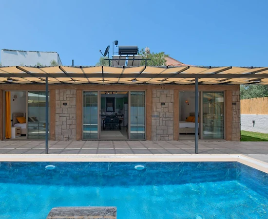 Fethiye Ölüdeniz'de Merkezi Konumda, Özel Havuzlu, Modern Villa - 1