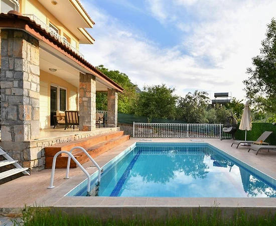 Fethiye Ölüdeniz'de Merkezi Konumda, Özel Havuzlu, Modern Villa - 1