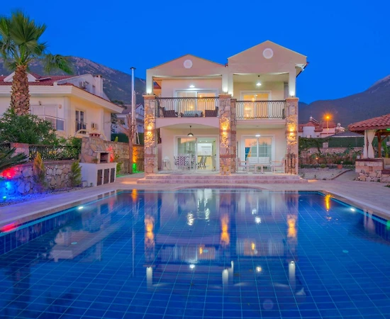 Fethiye Ölüdeniz'de Merkezi Konumda, Özel Havuzlu, Modern Villa - 1