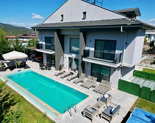 Fethiye Ölüdeniz'de Merkezi Konumda, Özel Havuzlu, Olanaklı Villa - 1