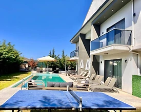 Fethiye Ölüdeniz'de Merkezi Konumda, Özel Havuzlu, Olanaklı Villa - 2