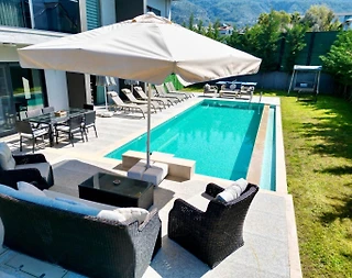 Fethiye Ölüdeniz'de Merkezi Konumda, Özel Havuzlu, Olanaklı Villa - 3