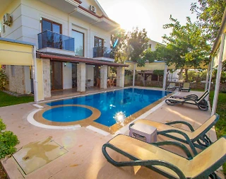 Fethiye Ölüdeniz'de Merkezi Konumda, Özel Havuzlu, Şık Villa - 2