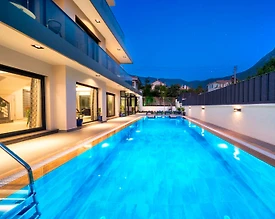 Fethiye Ölüdeniz'de Modern Mimarili, Açık ve Kapalı Havuzlu, 4+1 Villa - 2