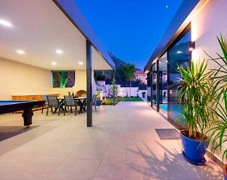 Fethiye Ölüdeniz'de Modern Mimarili, Açık ve Kapalı Havuzlu, 4+1 Villa - 4