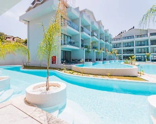 Fethiye Ölüdeniz'de Modern Tasarımlı, Ortak Havuzlu, Konforlu Oda - 1