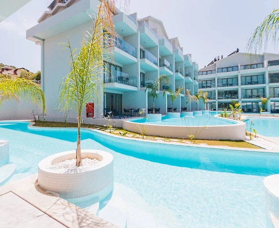 Fethiye Ölüdeniz'de Modern Tasarımlı, Ortak Havuzlu, Konforlu Oda - 1