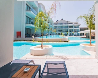 Fethiye Ölüdeniz'de Modern Tasarımlı, Ortak Havuzlu, Konforlu Oda - 3