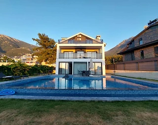 Fethiye Ölüdeniz'de Modern Tasarımlı, Özel Havuzlu, 4+1 Kiralık Villa - 2