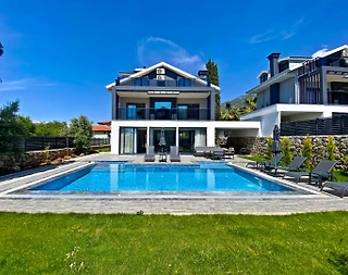 Fethiye Ölüdeniz'de Modern Tasarımlı, Özel Havuzlu, 4+1 Şık Villa - 1