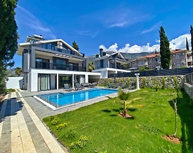 Fethiye Ölüdeniz'de Modern Tasarımlı, Özel Havuzlu, 4+1 Kiralık Villa - 2