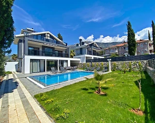 Fethiye Ölüdeniz'de Modern Tasarımlı, Özel Havuzlu, 4+1 Şık Villa - 2