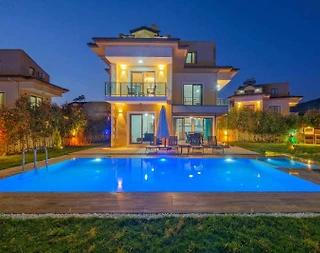 Fethiye Ölüdeniz'de Modern Tasarımlı, Özel Havuzlu, Bahçeli Villa - 1