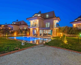 Fethiye Ölüdeniz'de Modern Tasarımlı, Özel Havuzlu, Bahçeli Villa - 2
