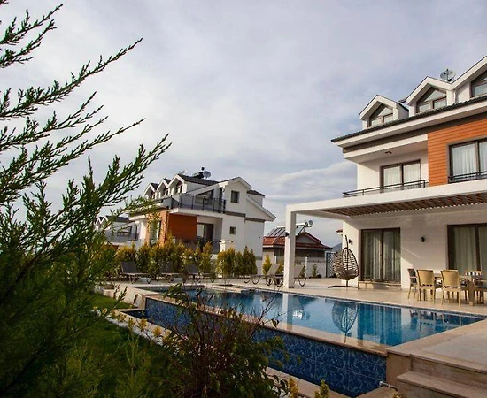 Fethiye Ölüdeniz'de Modern Tasarımlı, Özel Havuzlu, Ferah Villa - 1